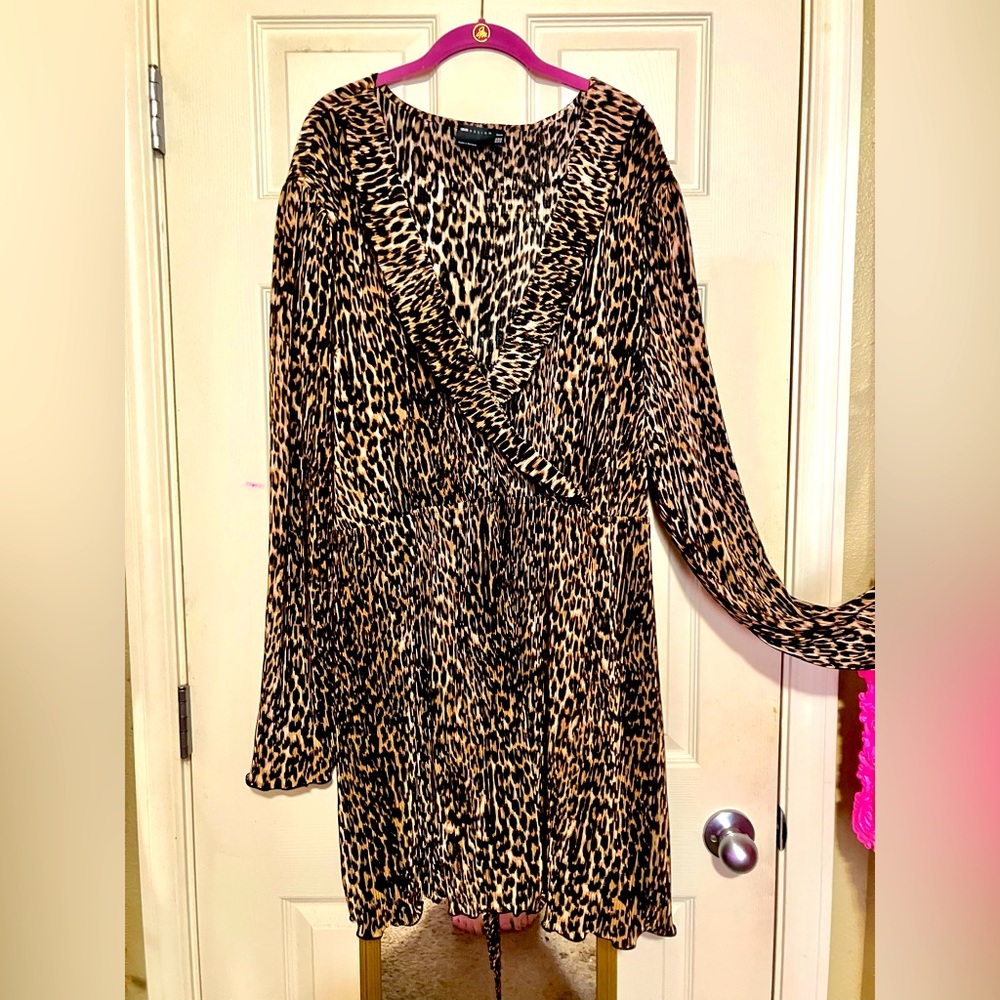 Plus Size ASOS Leopard Print Long Sleeve Crinkle Stretch Blouse 4X US 26
